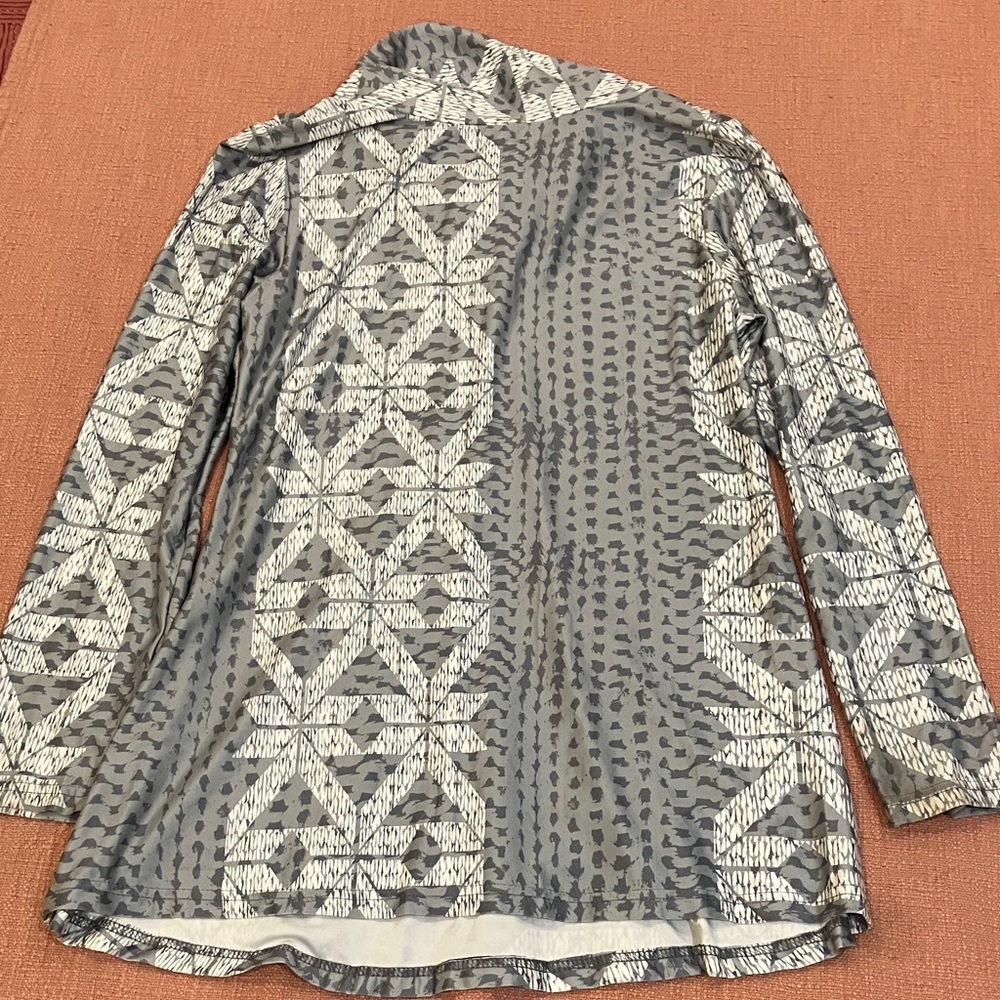 Wm’s small Gray Patterned Tunic Top - Picture 11 of 12